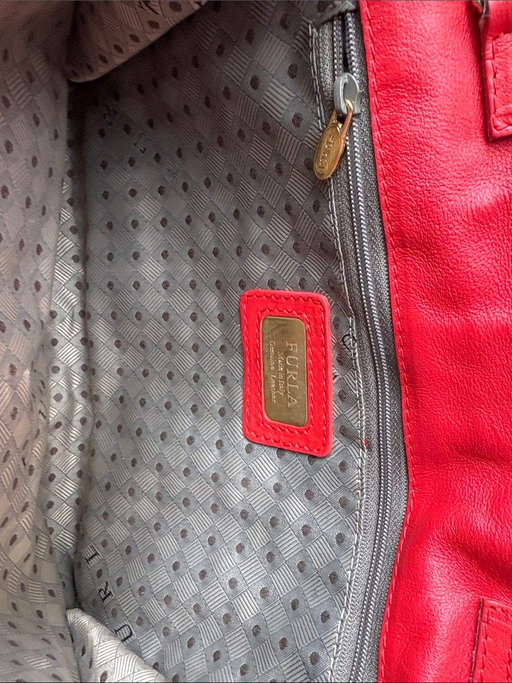 Beautiful Red Furla Bow
Clutch w/removable gold chain calfskin leather VTG - Picture 8 of 15